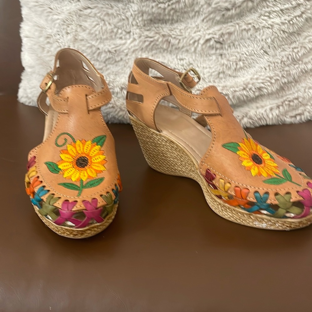 Brown sunflower Mexican shoe